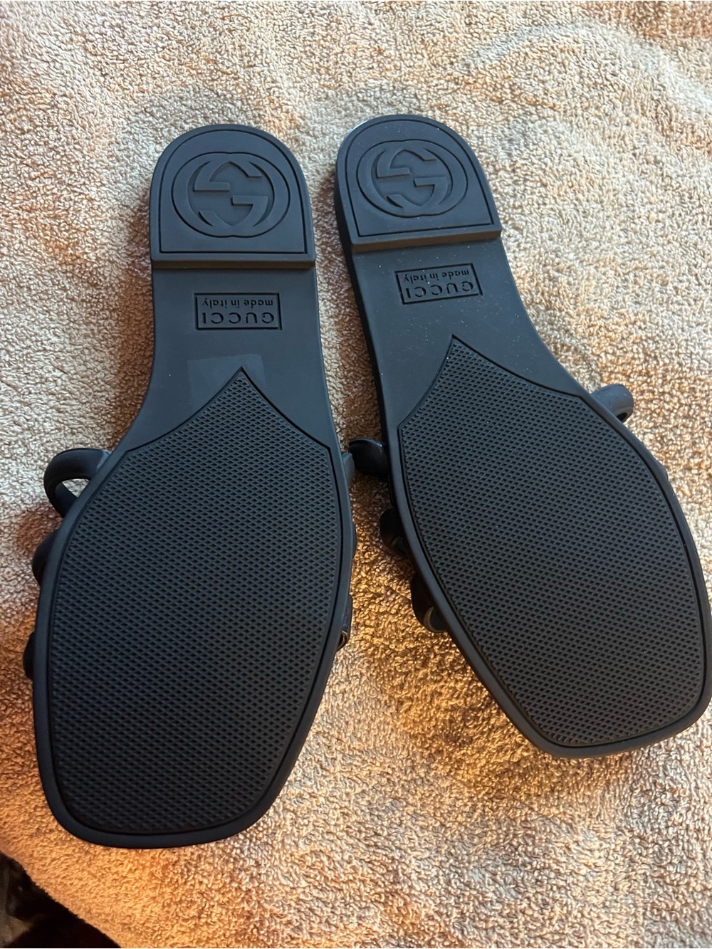 Gucci Black Rubber GG Emblem Slide Sandals - Picture 2 of 2